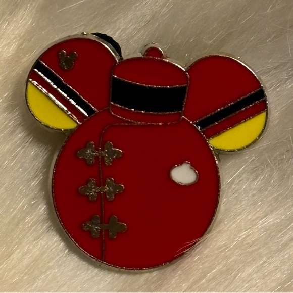 Disney Trading Pin - Picture 1 of 2